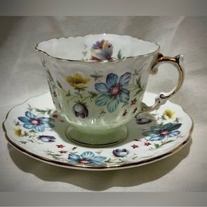 AYNSLEY TEA CUP AND SAUCER FLOWERS GOLD TRIM BONE CHINA ENGLAND Like New